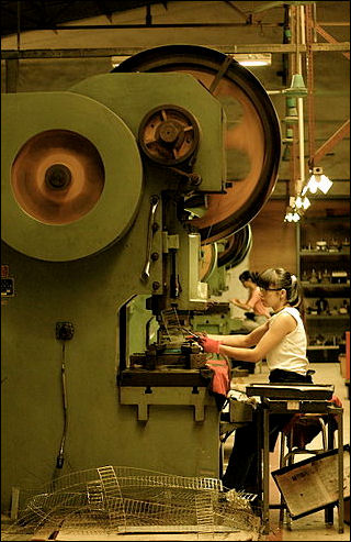 20111106-Wikicommons knife factory.jpg